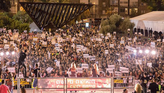 10000-ljudi-na-protestu-2.jpg
