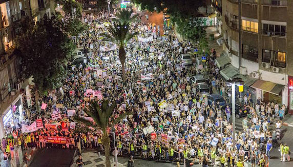 10000-ljudi-na-protestu-4.jpg